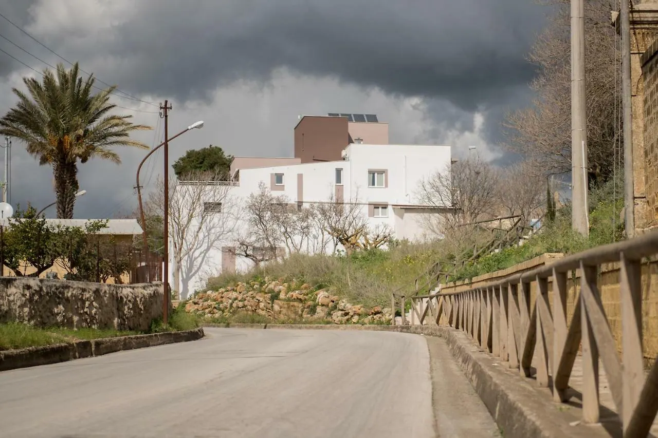 Hotel La Terrazza Di Harmakhis à Partanna Maison d'hôtes